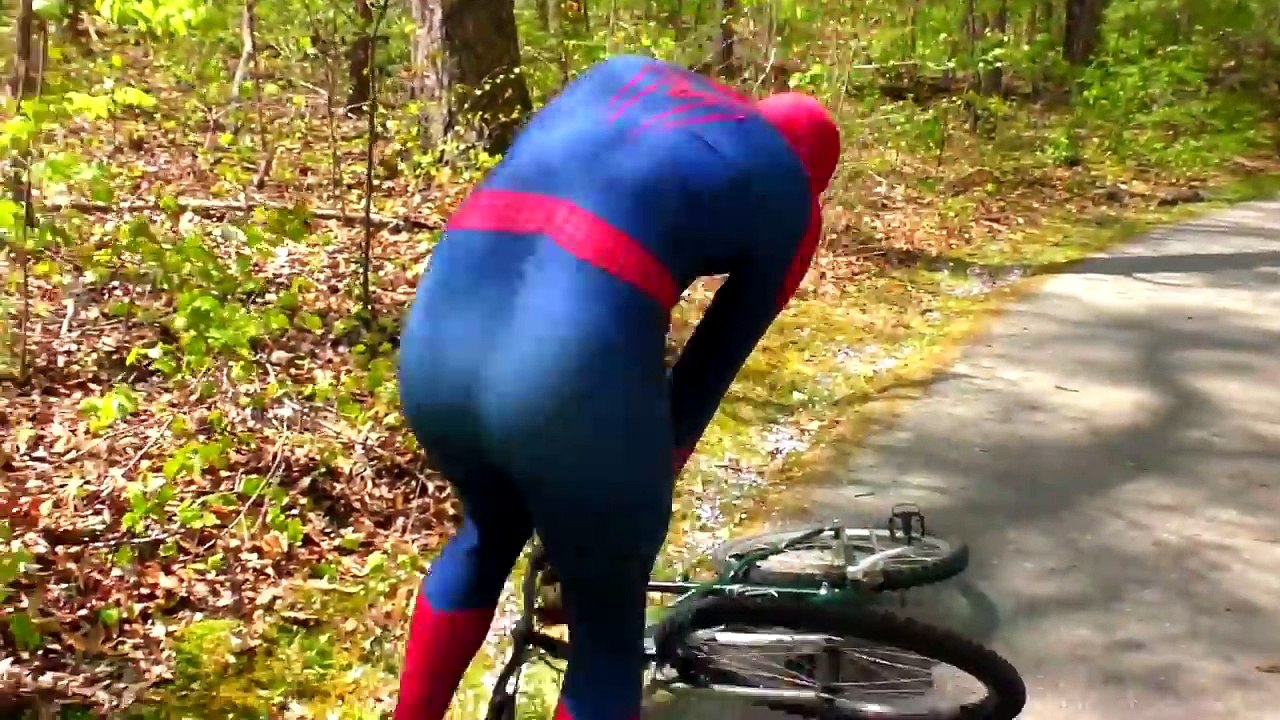 Pizza Battle SPIDERMAN vs BATMAN videos | Superhero Bike Race and Villain Joker