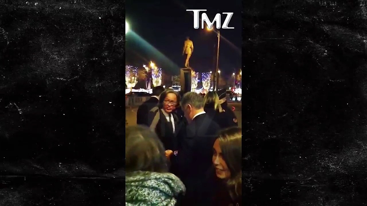 Gigi and Bella Hadid -- Umm, That's Our Dad Out There! Let Him in the Victoria's Secret Party! _ TMZ-7hY9JCqDdzs