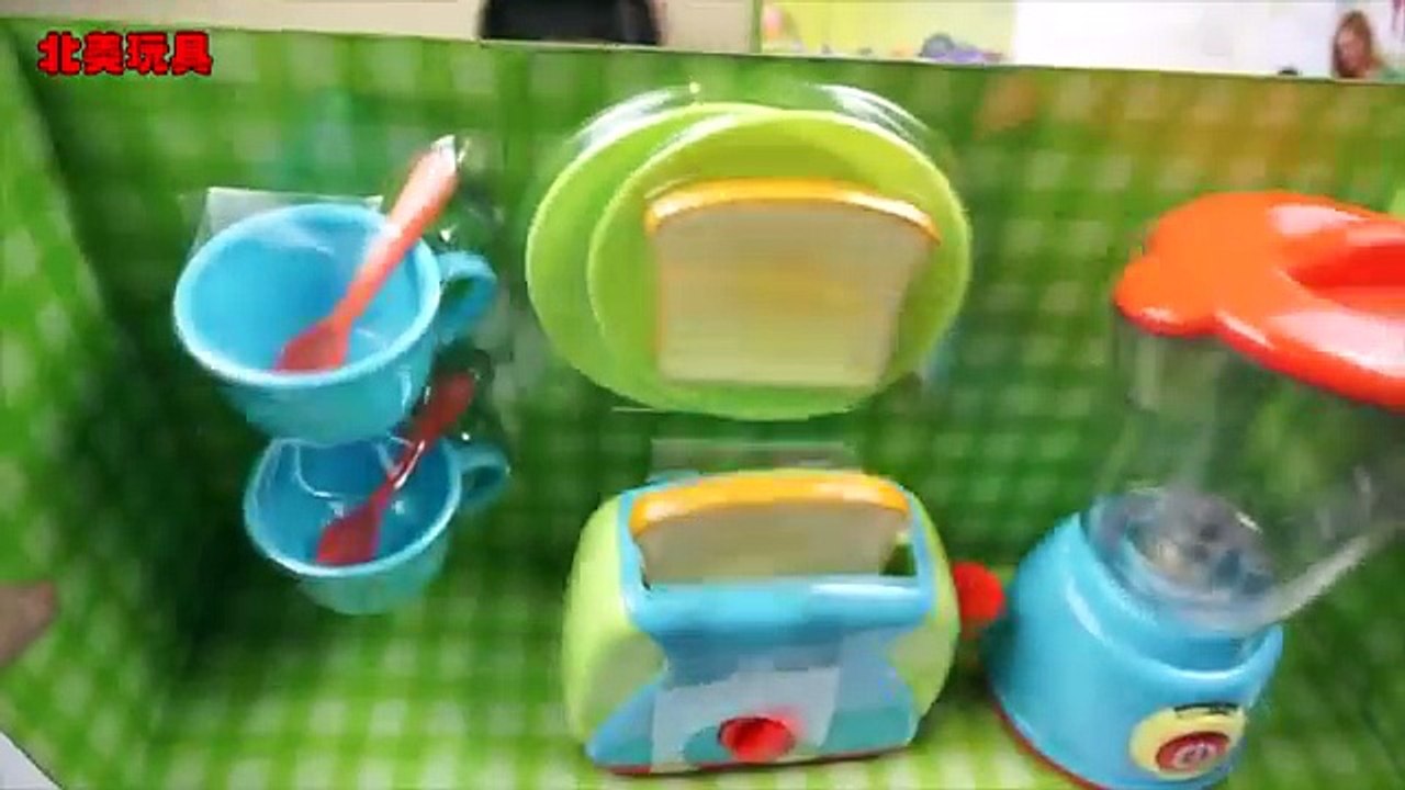 粉紅豬小妹玩廚房玩具，魔法榨汁機變出鼻涕蟲。Peppa Pig Magic Kitchen