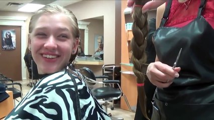 Blonde girl haircut-ECa-J15IInY