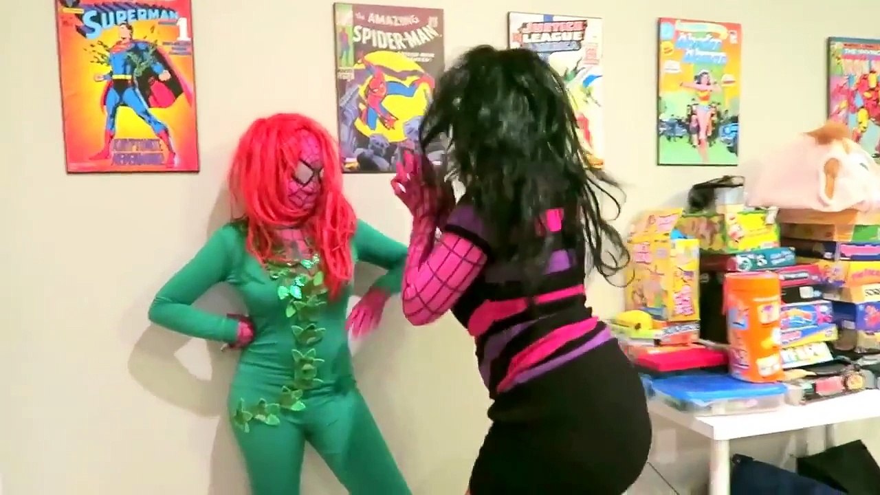 Superhero Superstar BUTT EXPLOSION ! Spiderman vs Joker, Frozen Elsa, Kat Karmashian, Poison Ivy