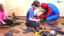 Spiderman. Беби Борн & Ярослава с Человеком Пауком и Игорьком собирают АвтоТрек. Видео для детей