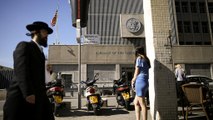 عباس يحذر من نقل السفارة الأمريكية إلى القدس