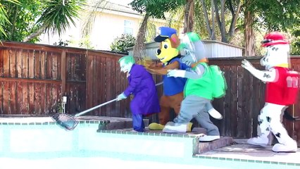 Is Princess Rapunzel Kissing The Joker? w/ Jealous Blue Spiderman & Venom in Real Life