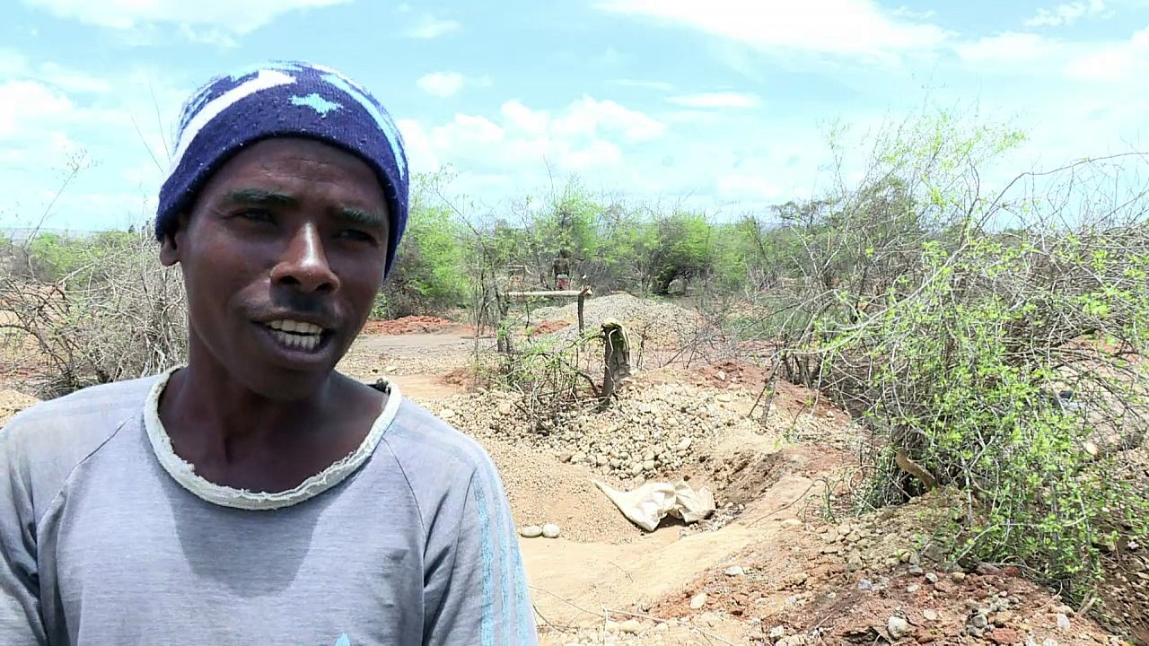 Schinderei und kinderarbeit für kostbare safire