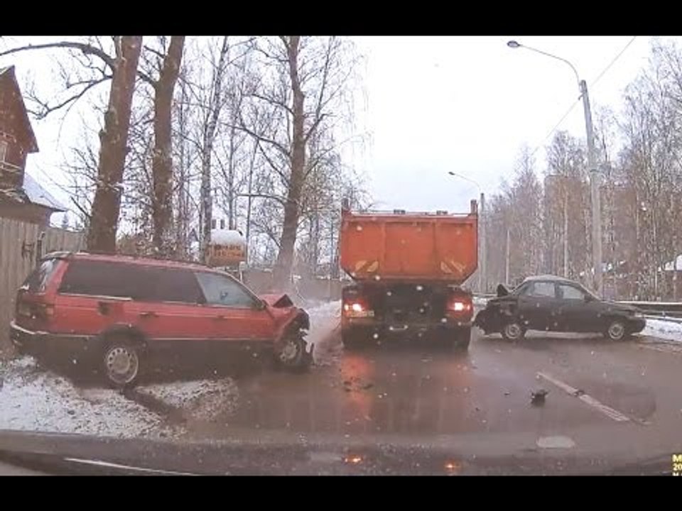 Les femmes qui conduisent échouent et les accidents ✦ La voiture de la femme s'écrase Compilation # 11