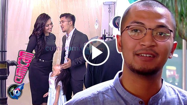 Tasbih Pemberian Denada Putus di Mekkah, Pertanda Buruk? - Cumicam 23 Januari 2017