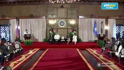 Tải video: Duterte meets with Miss Universe candidates