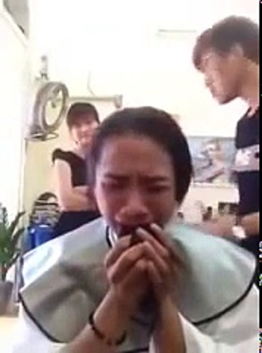 Girl forced haircut long to bob-QELmgmQFiAM