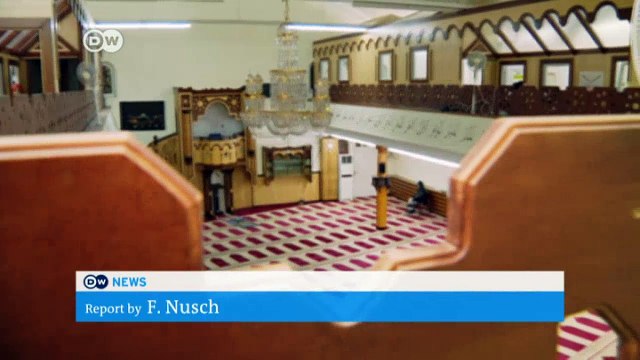 Refugees pray and learn German in mosques | DW News