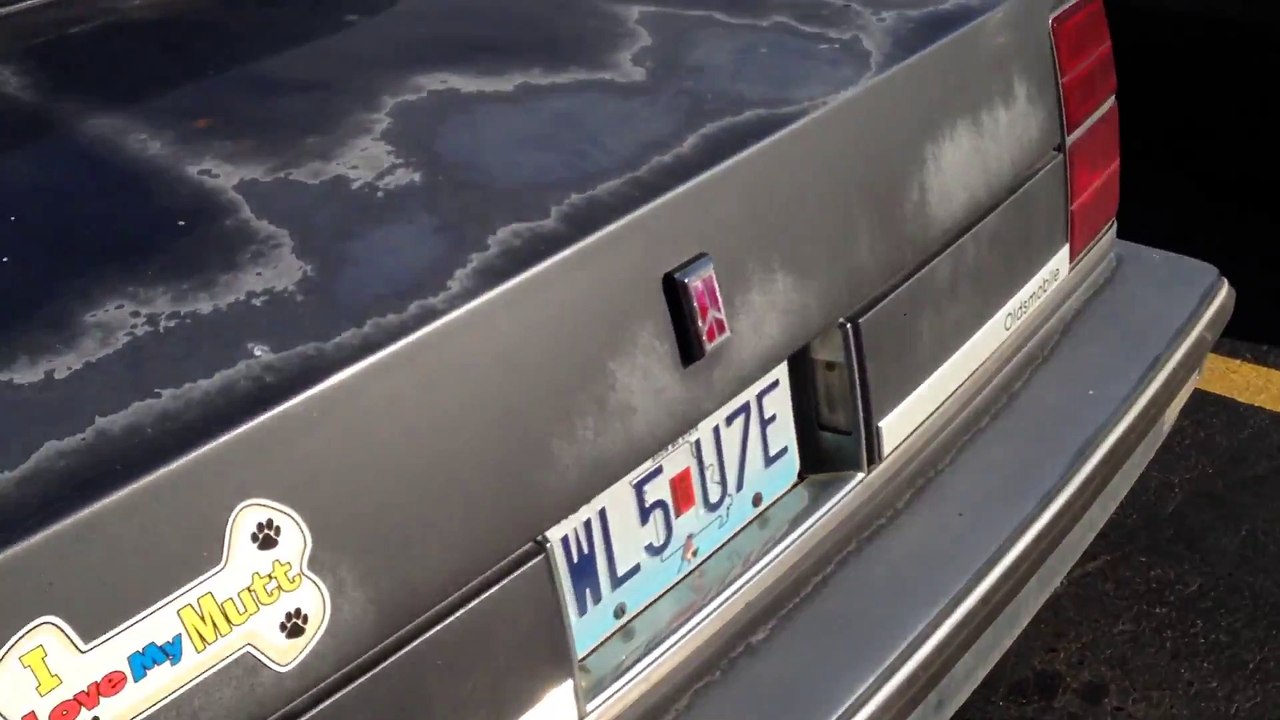 Il a trouvé la technique pour reperer sa voiture facilement sur un parking bondé!