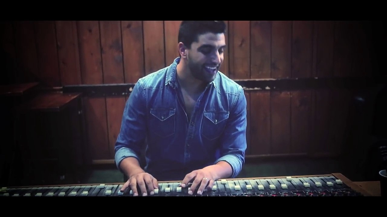 משה פרץ ואגם בוחבוט - ילדה קטנה (קליפ) Moshé