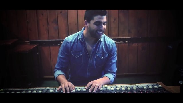 משה פרץ ואגם בוחבוט - ילדה קטנה (קליפ) Moshé