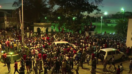 Des Gambiens fêtent le départ de l'ex-président Jammeh