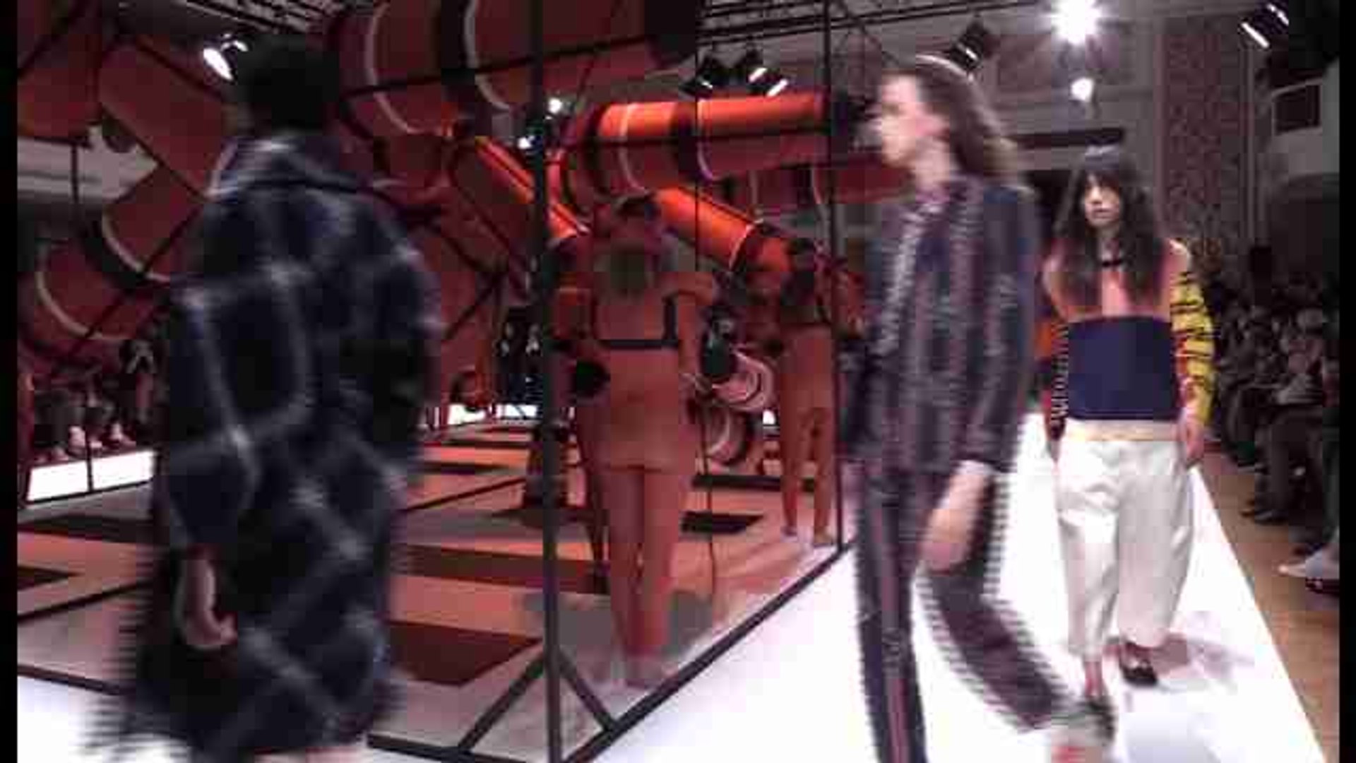 La París Fashion week muestra los diseños de Avoc y Henrik Vibskov