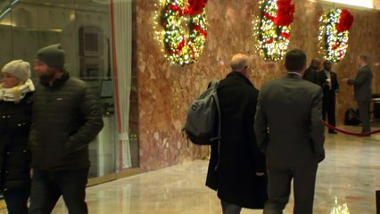 Assessor de Trump investigado por contatos com Rússia