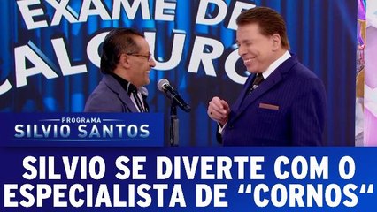 Silvio se diverte com o especialista em `Cornos`