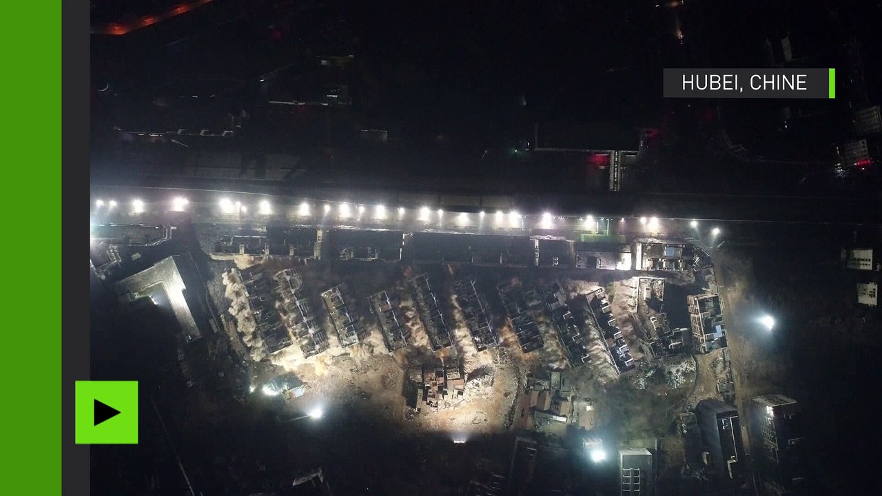 Epique démolition contrôlée en Chine : 19 immeubles s'effondrent simultanément