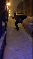 Un snowboarder se fait percuter par une voiture