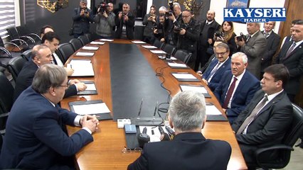 VALİ KAMÇI HAYIRSEVER ÖZDEMİR AİLESİ ARASINDA OKUL PROTOKOLÜ İMZALANDI