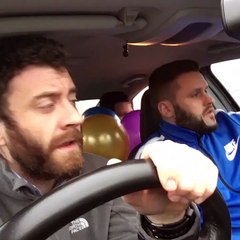 Ballons d'hélium dans une voiture (Vine)