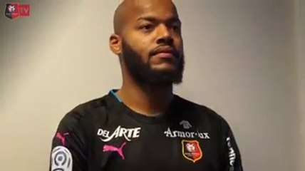 OFFICIEL - Présentation de Raïs M'Bolhi au Stade Rennais
