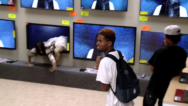 RINGS - Le Cercle , Caméra cachée du film d'horreur / TV Store Prank - hidden camera