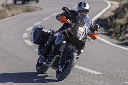 VÍDEO: Prueba KTM 1090 Adventure y KTM 1290 Super Adventure 2017