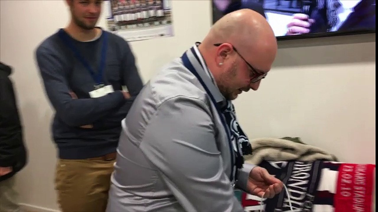 Remise Canelés au TFC par les supporters des Girondins