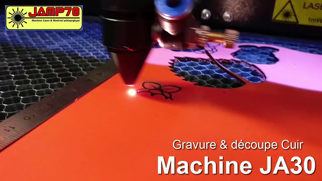 Démonstration découpe et gravure Cuir avec JA30