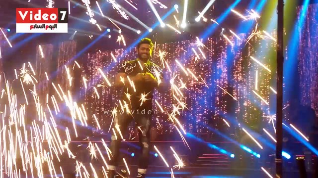 تامر حسنى يغنى كل حاجة بينا لايف