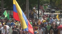 Opositores venezolanos marchan para pedir la celebración de comicios