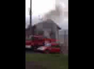 Spectaculaire incendie en cours a...