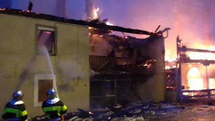 Doubs : le feu detruit cinq maisons a la Longeville Mont...