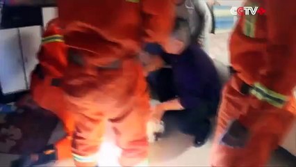 Une_enfant_se_coince_dans_la_machine_à_laver