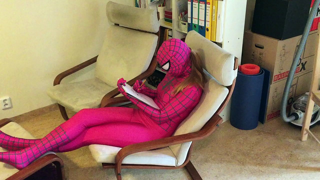 Spiderman Is a Painter! /w Pink Spidergirl, Spiderbaby, Ghost Funny Superheroes :)