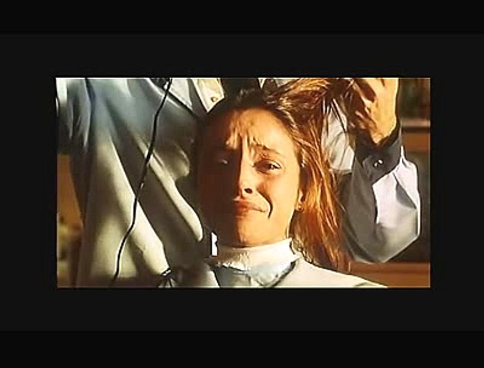 paz buzz her hair (02-01)