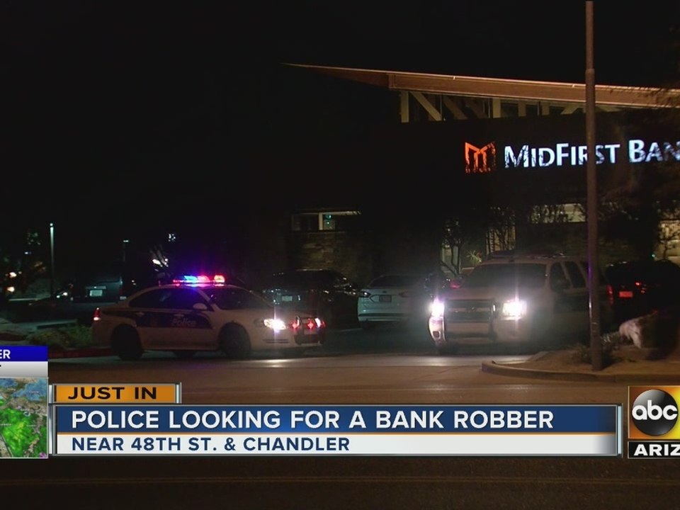 Phoenix police looking for suspect who robbed Ahwatukee bank