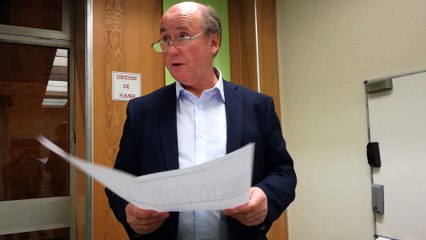 Le maire de Saintes Jean-Philippe Machon annonce les résultats