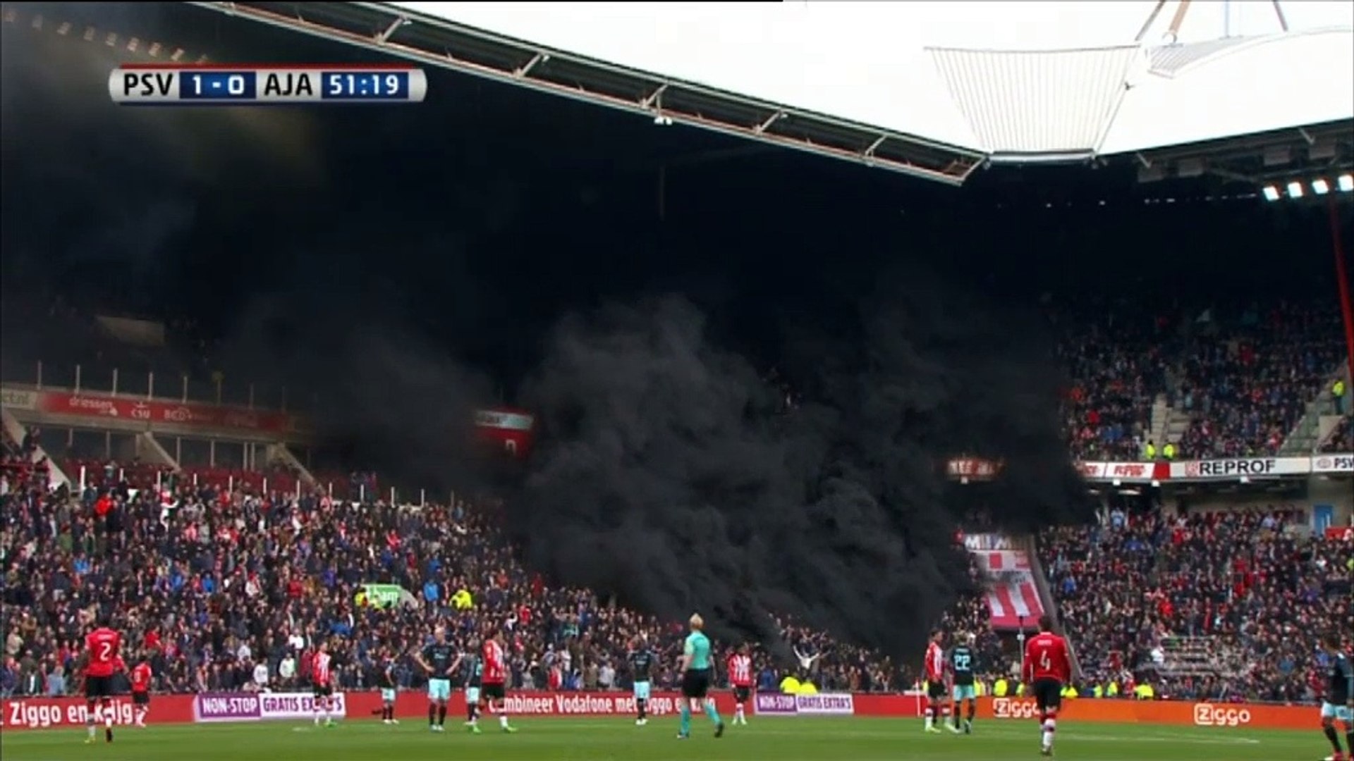 Pays Bas Le Match Entre L Ajax Et Le Vitesse Momentanement Interrompu Video Dailymotion