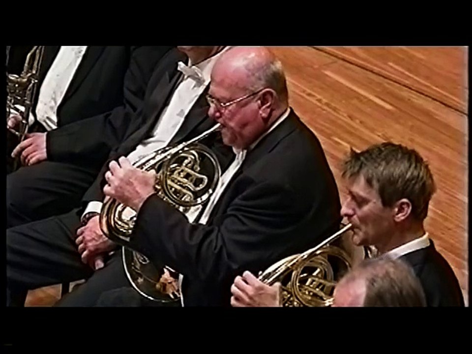 Beethoven: Symphony No.5 + Encore / Rattle Wiener Philharmoniker (2001 Movie Live)