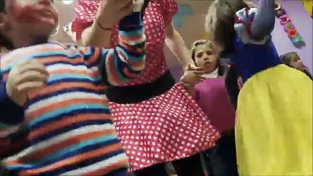 Animadores para fiestas infantiles, cumpleaños y comuniones a domicilio AEIOU