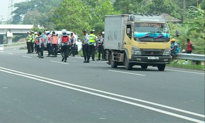 下载视频: Satlantas Polres Bogor Berlakukan Sistem Satu Arah