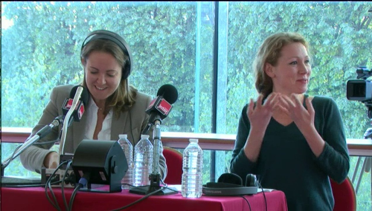 Un pays où le FN fait la fête avec un slip sur la tête dans l'espace François Mitterrand - Le Billet de Charline