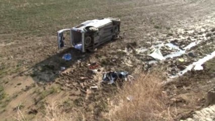 Hafif Ticari Araç Şarampole Devrildi: 1 Ölü, 4 Yaralı