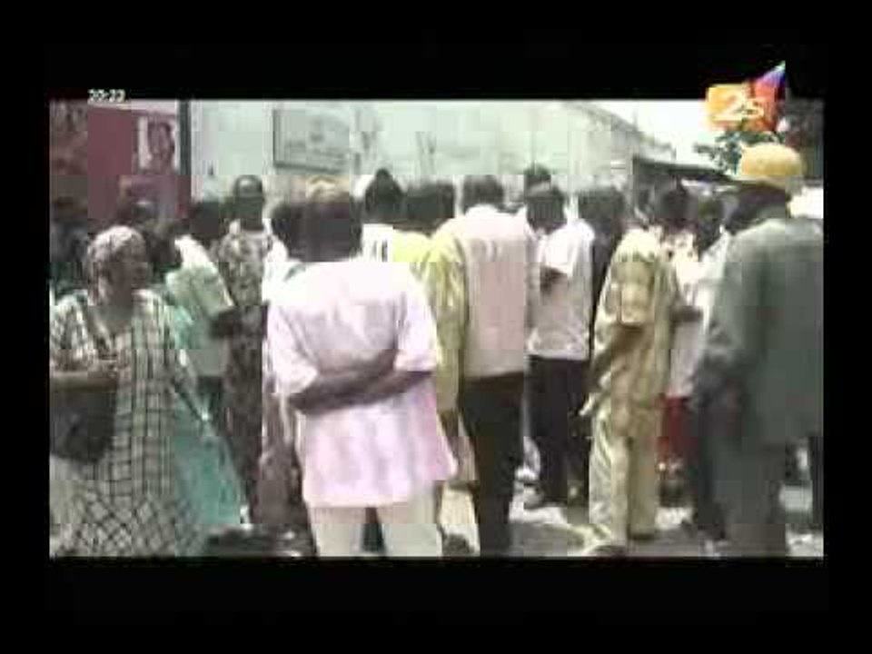 Les employés du Port mécontents de leur expulsion  - Jt Français - 29 Juin 2012