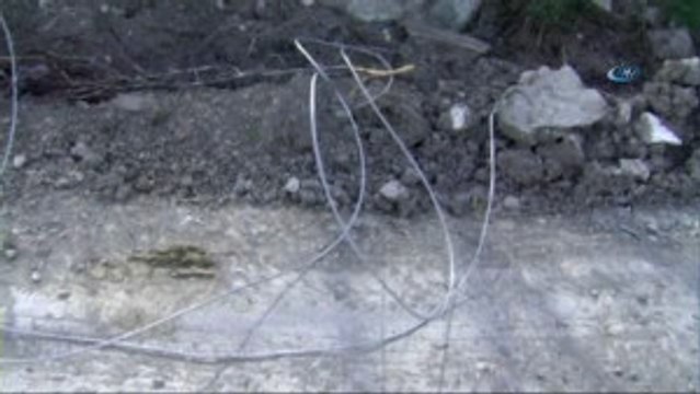 Fırtına Çatıları Uçurdu, Ağaçları ve Direkleri Devirdi