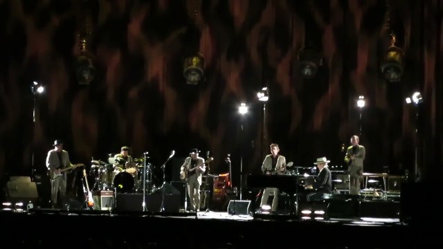 April 20 2017 Bob Dylan - Beyond Here Lies Nothin' , France Zenith Paris