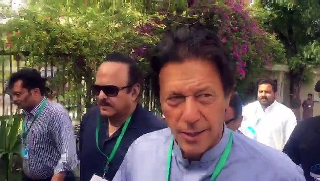 Imran Tells The Difference Between PTI and PMLN Celebrations on Panama Verdict