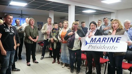 A Privas, les militants du FN fêtent la victoire en chantant la Marseillaise